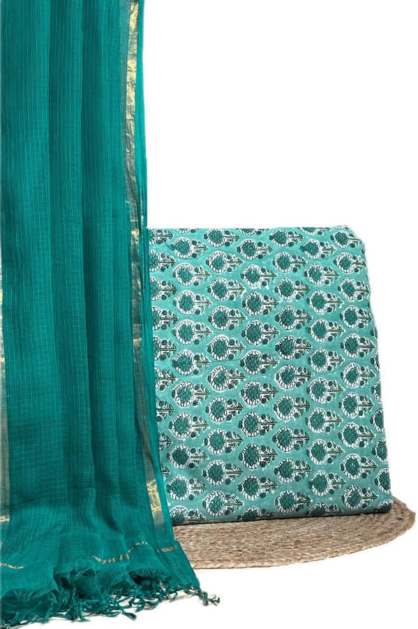This 2pc unstitched fabric set features a sheer