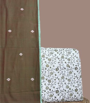 This 2pc unstitched fabric set features a soft