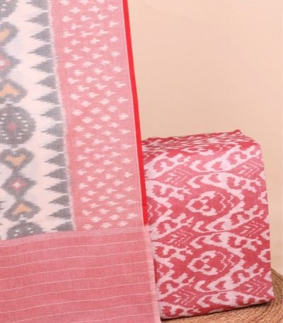 This 2pc unstitched fabric set features an Ikkat-weave dupatta with a woven border and tasseled fringe