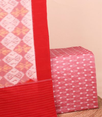 This 2pc unstitched fabric set features an Ikkat-weave dupatta with a woven border and tasseled fringe