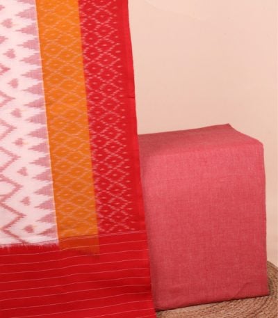 This 2pc unstitched fabric set features an Ikkat-weave dupatta with a woven border and tasseled fringe