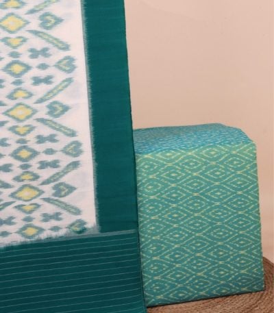 This 2pc unstitched fabric set features an Ikkat-weave dupatta with a woven border and tasseled fringe