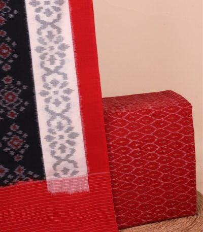 This 2pc unstitched fabric set features an Ikkat-weave dupatta with a woven border and tasseled fringe