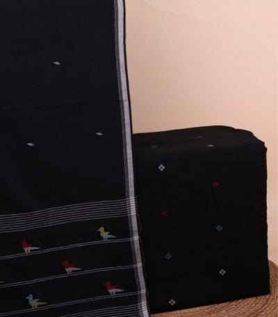 This 2pc unstitched fabric set features a soft