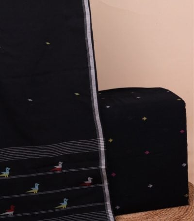This 2pc unstitched fabric set features a soft