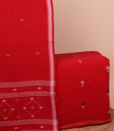 This 2pc unstitched fabric set features a soft