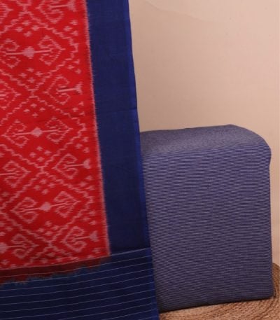 This 2pc unstitched fabric set features an Ikkat-weave dupatta with a woven border and tasseled fringe