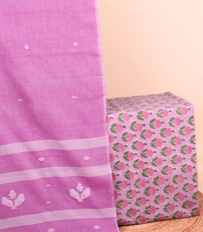 This 2pc unstitched fabric set features a soft