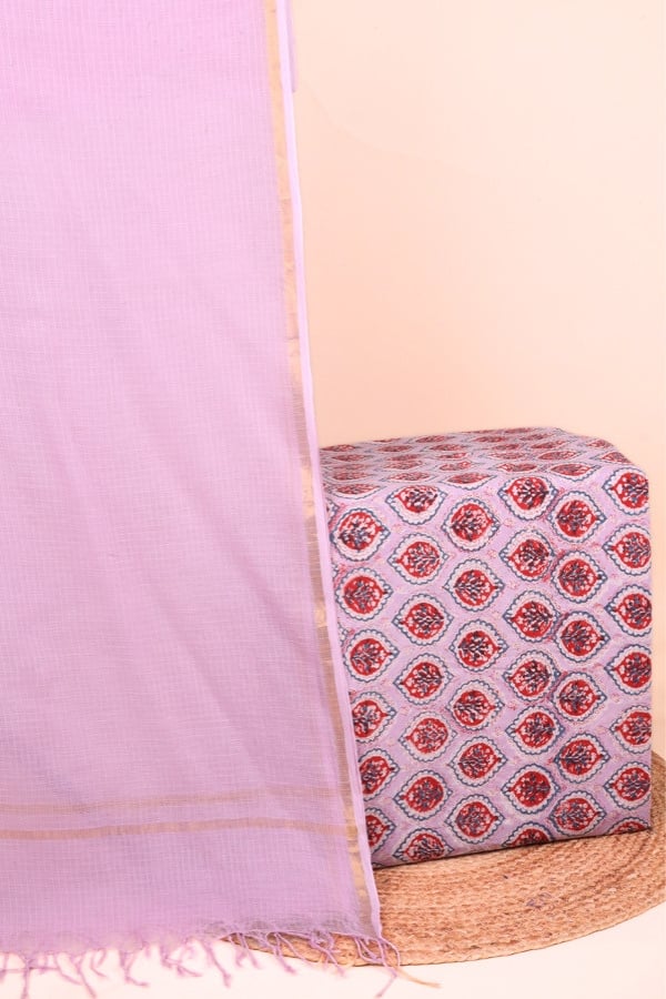 This 2pc unstitched fabric set features a soft