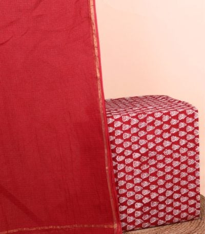 This 2pc unstitched fabric set features a soft