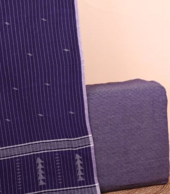 This 2pc unstitched fabric set features a soft