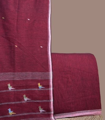 Maroon handloom jamdani dupatta with a woven bird pallu and a plain maroon top.