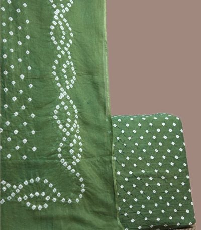 Green bandhani cotton dupatta with wave dot pattern and dotted bandhani top.