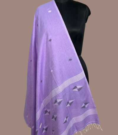 Lavender handloom dupatta with grey and white kite motif pallu and white stripes. Authentic HandLoom Woven