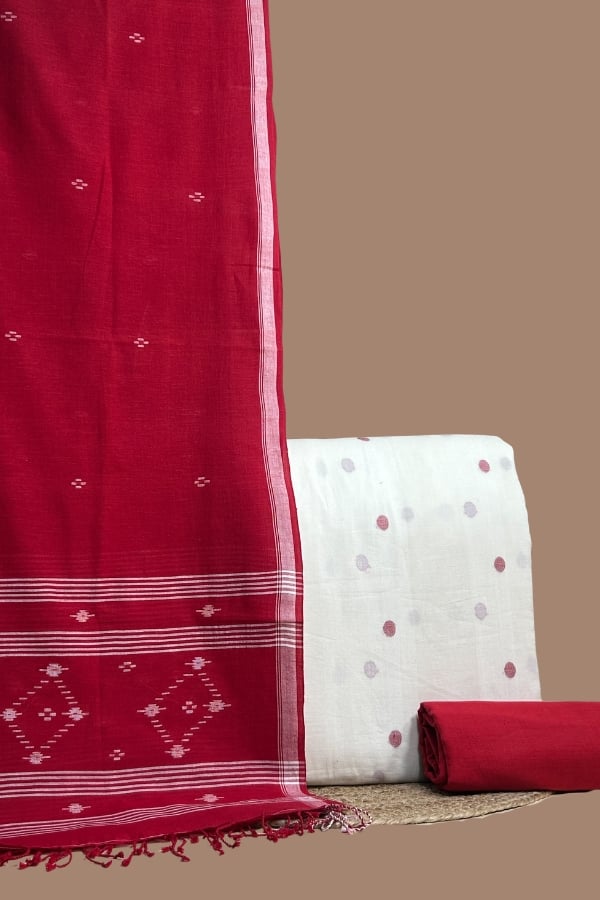 Red handloom dupatta with woven diamond border